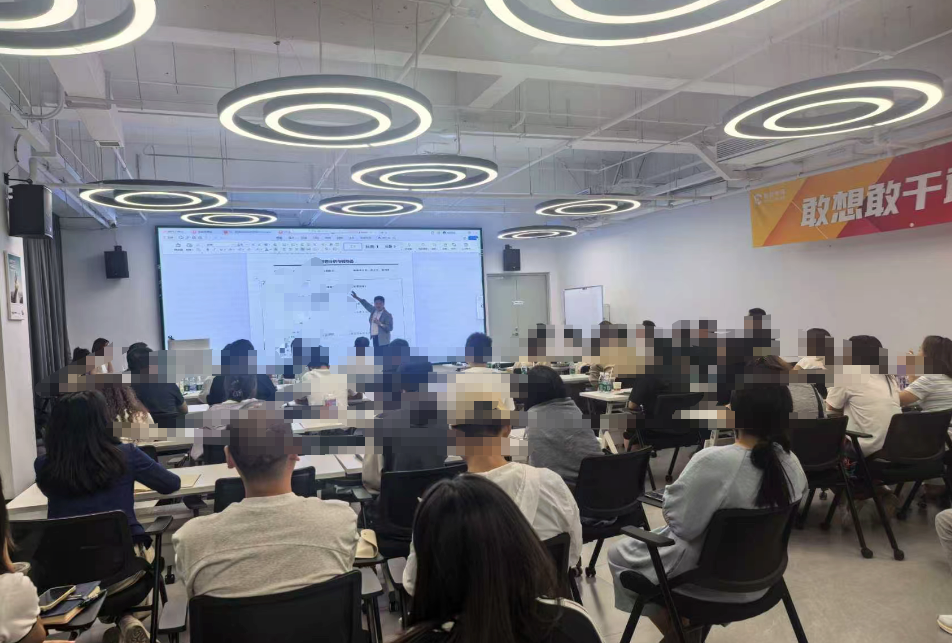 武汉某电商企业年中经营会议