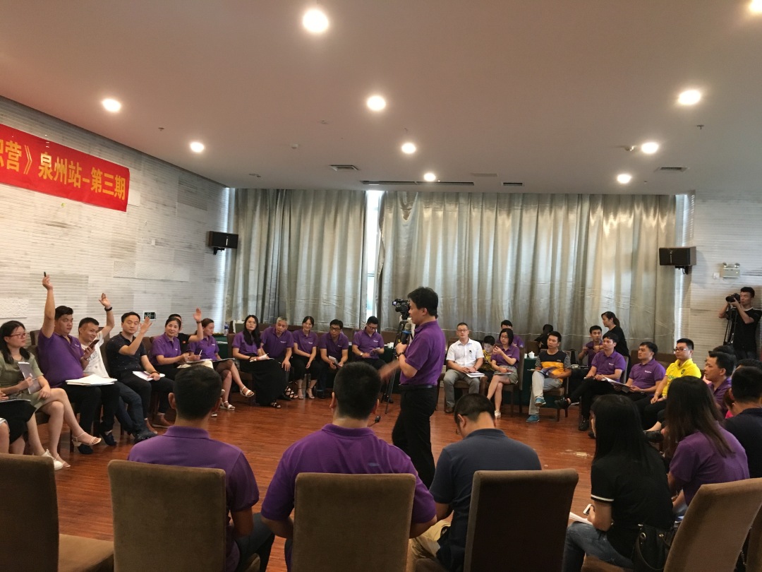 郑文生在上课.jpg 郑文生在上课.jpg